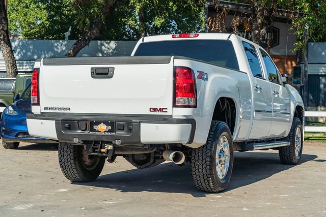 Used 2011 GMC Sierra 2500 Denali w/ Suspension Package, Off-Road AWD/4WD image 6