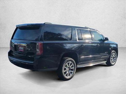 Used 2019 GMC Yukon XL Denali image 5