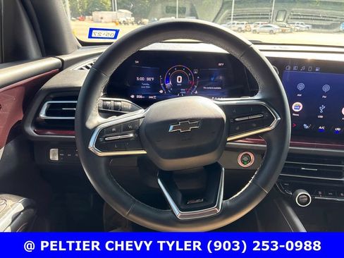 Used 2024 Chevrolet Traverse Z71 AWD/4WD image 14