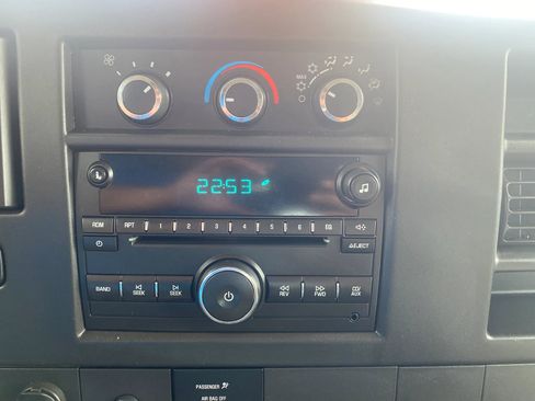 Used 2014 Chevrolet Express 3500 Extended RWD image 13