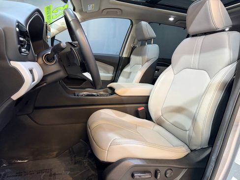 Used 2025 Honda Pilot Touring image 5