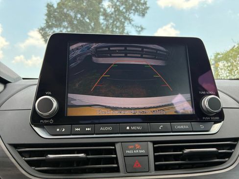 Used 2025 Nissan Altima 2.5 SV FWD image 19