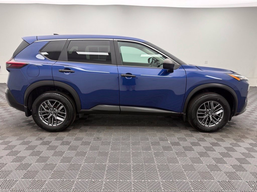 Used 2023 Nissan Rogue S AWD/4WD image 7