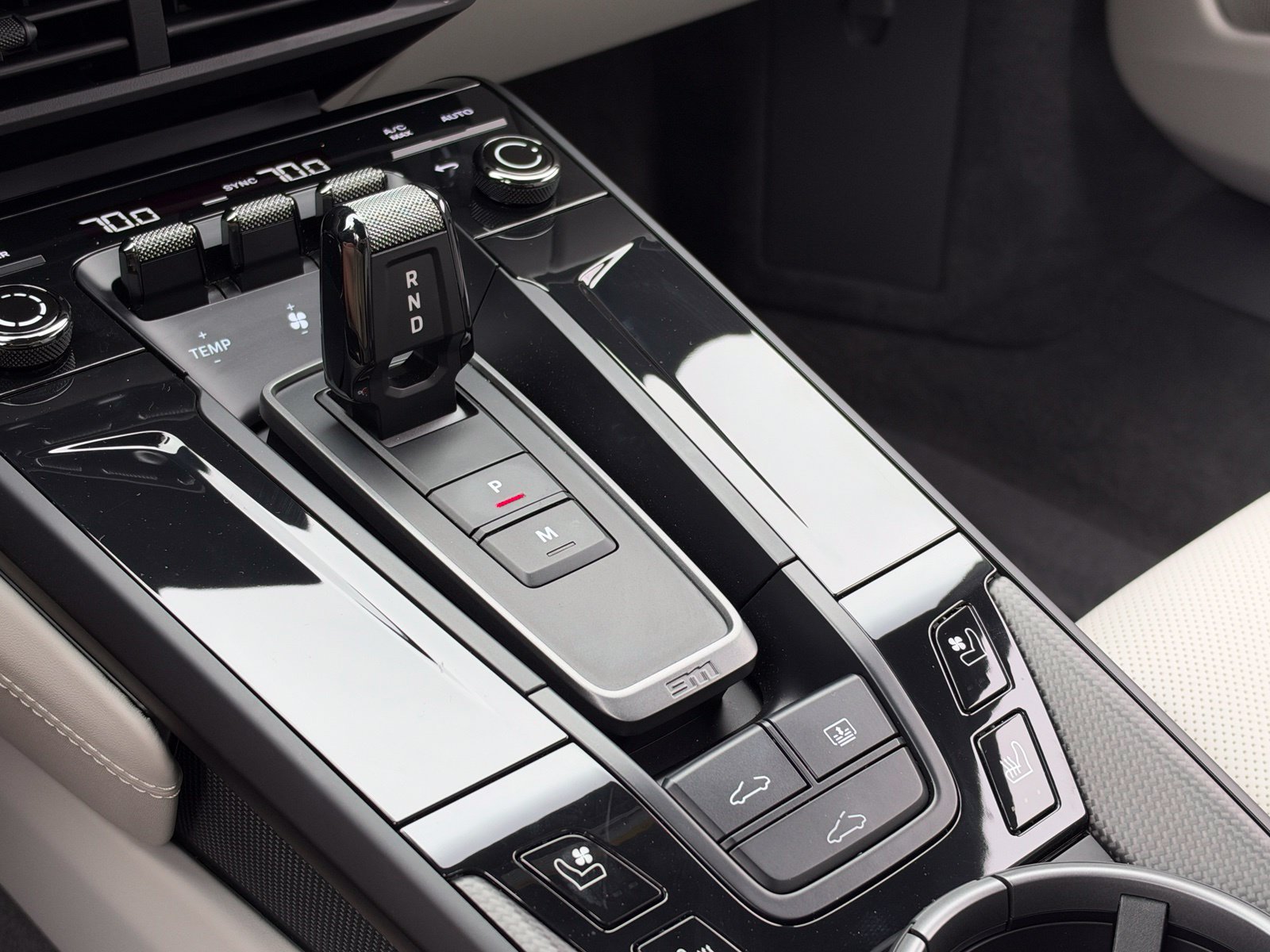 Certified 2025 Porsche 911 Carrera 4 GTS AWD/4WD image 32