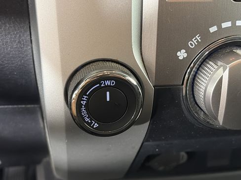 Used 2017 Toyota Tundra SR5 image 25