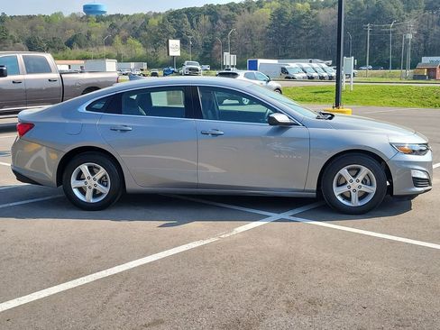 Used 2023 Chevrolet Malibu LT image 2