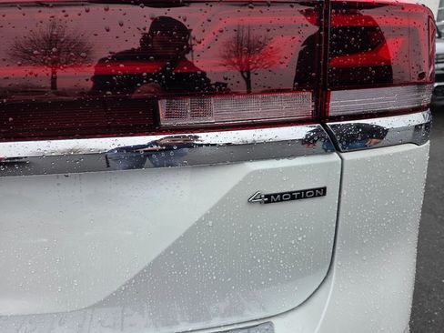 Used 2024 Volkswagen Atlas SEL Premium R-Line image 39