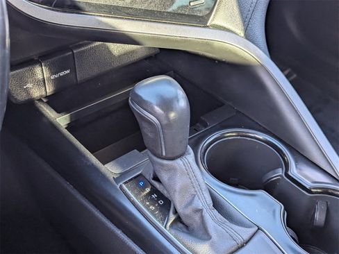 Used 2020 Toyota Camry image 27