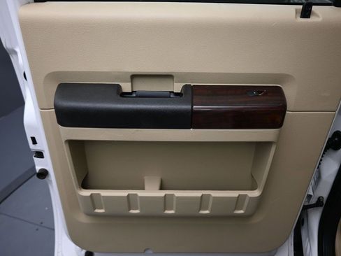 Used 2010 Ford F250 Lariat image 26