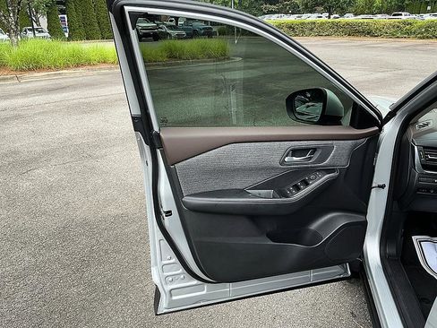 Certified 2023 Nissan Rogue SV FWD image 12
