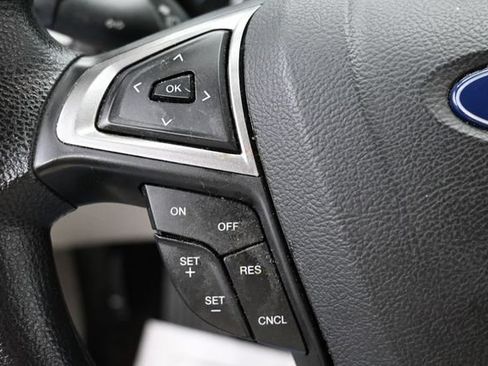 Used 2018 Ford Fusion SE FWD image 18