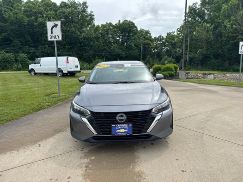 Used 2024 Nissan Sentra SV FWD image 2