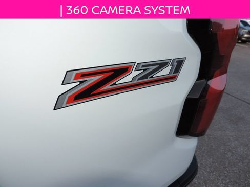 Used 2025 Chevrolet Colorado Z71 w/ Technology Package AWD/4WD image 16