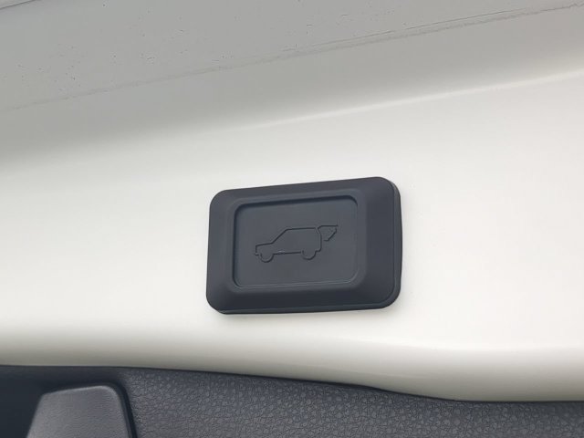 Used 2025 Toyota RAV4 XLE w/ Convenience Package FWD image 15