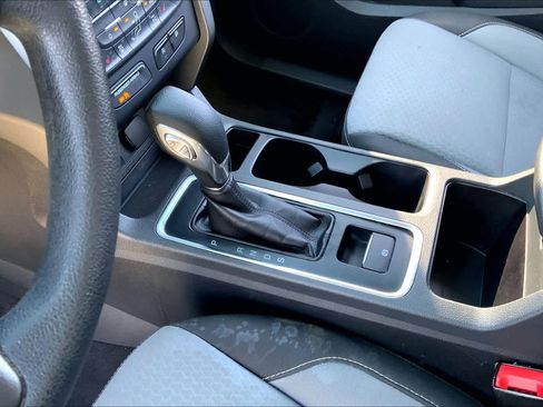 Used 2018 Ford Escape SE image 17