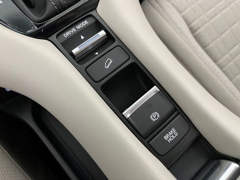 New 2026 Honda HR-V LX image 24