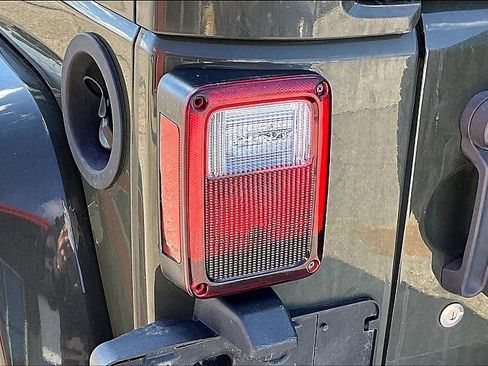 Used 2015 Jeep Wrangler Unlimited Sahara w/ Connectivity Group image 23