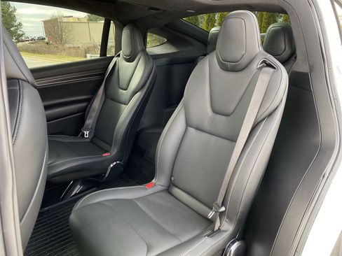 Used 2022 Tesla Model X Plaid image 8