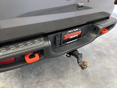 Used 2025 Jeep Gladiator Mojave AWD/4WD image 12