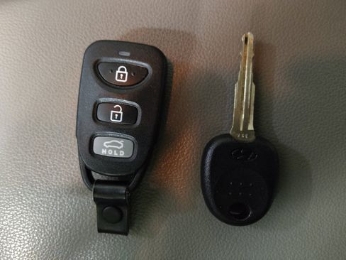 Used 2017 Hyundai Elantra SE image 32