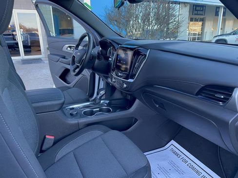 Used 2022 Chevrolet Traverse LT image 19