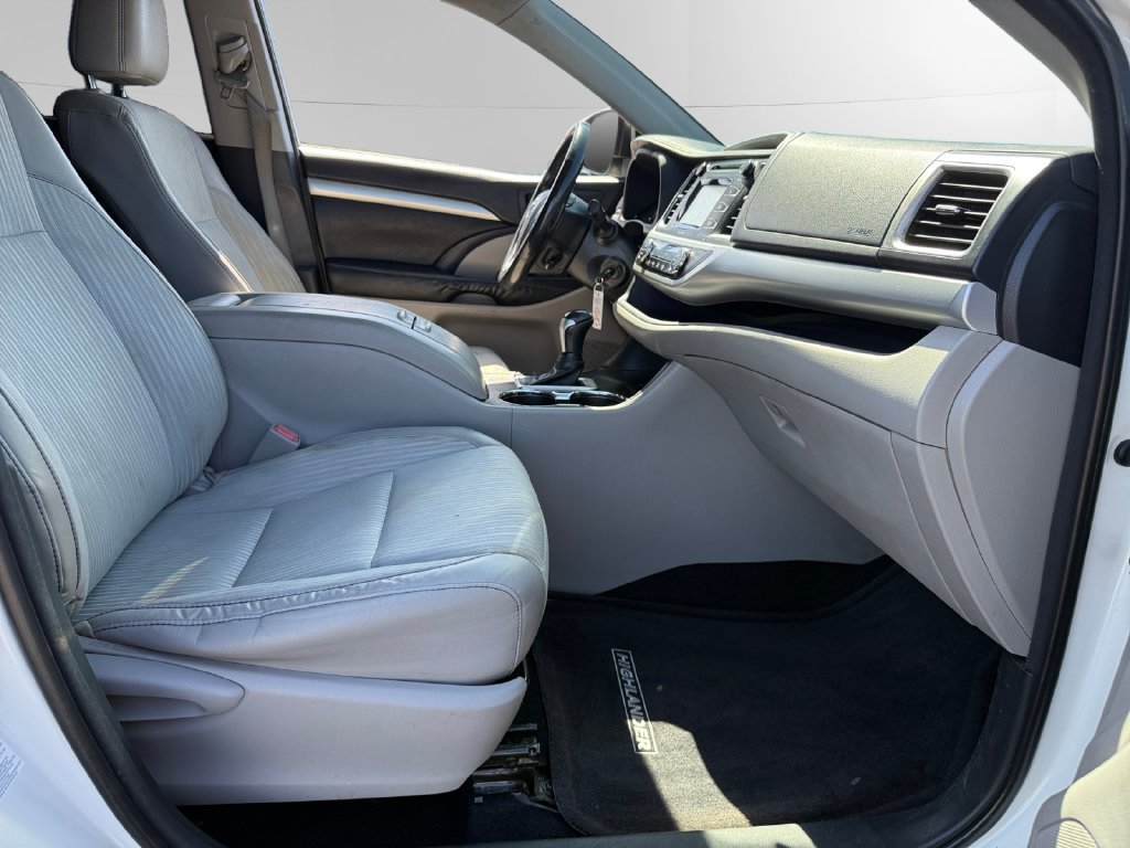 Used 2015 Toyota Highlander Plus FWD image 15