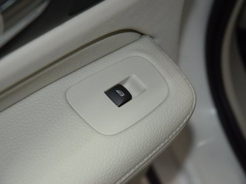 Used 2020 Volvo V60 T5 Momentum w/ Premium Package image 39