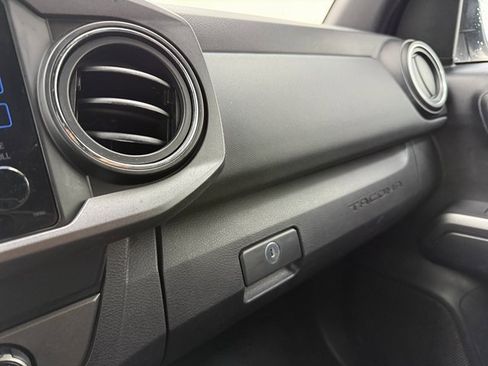 Used 2019 Toyota Tacoma TRD Off-Road image 21