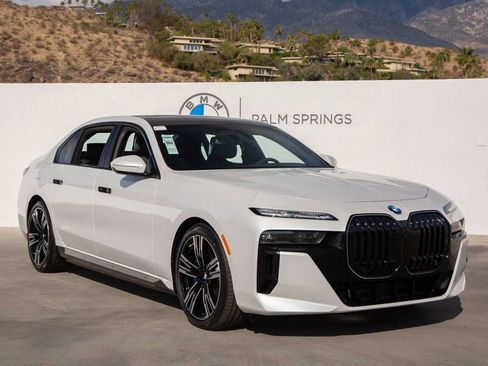 Certified 2025 BMW i7 xDrive60 w/ Executive Package AWD/4WD image 8