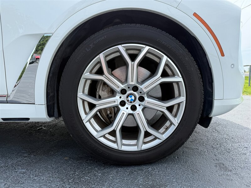 Used 2023 BMW X7 xDrive40i w/ Premium Package AWD/4WD image 35