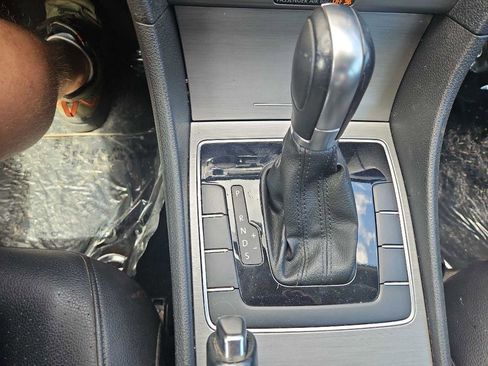 Used 2014 Volkswagen Passat 1.8T SE FWD image 31