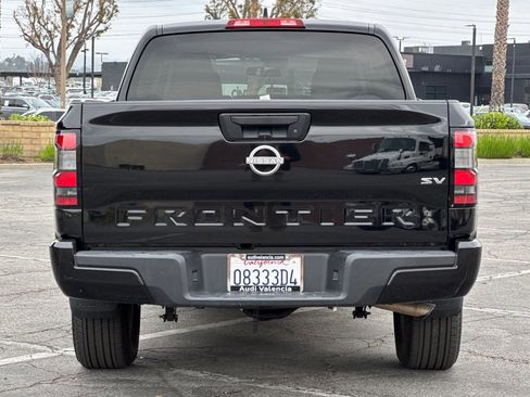 Used 2023 Nissan Frontier SV image 5