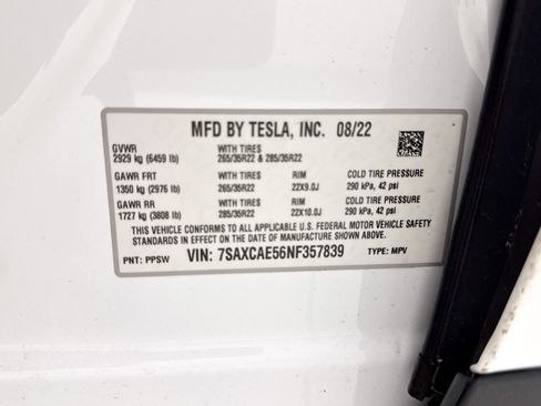 Used 2022 Tesla Model X image 43