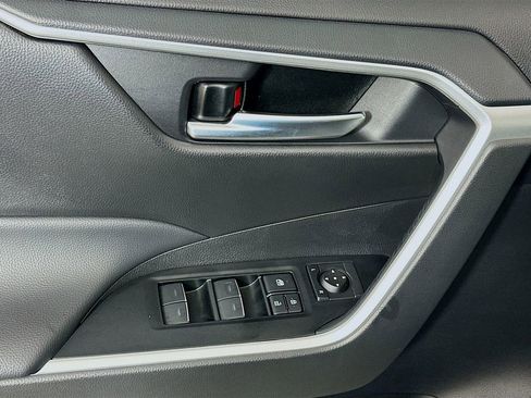Certified 2025 Toyota RAV4 XLE w/ Convenience Package FWD image 18