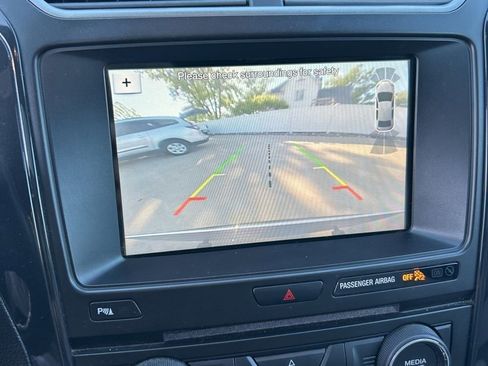 Used 2018 Ford Explorer XLT w/ Equipment Group 202A FWD image 10
