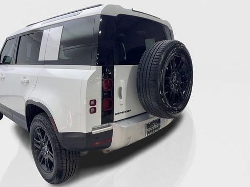 Used 2025 Land Rover Defender 110 S image 19
