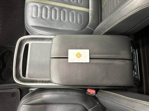 Used 2022 Rivian R1T Launch Edition image 29