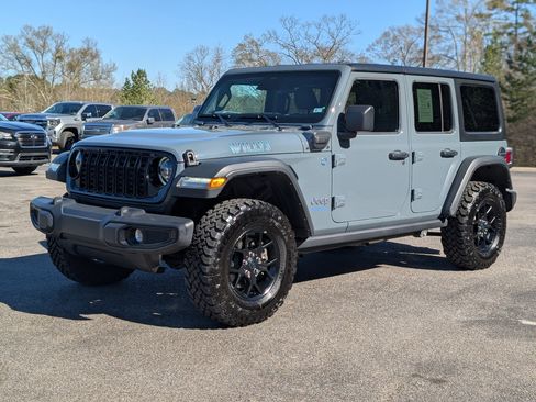 Used 2025 Jeep Wrangler Willys image 5