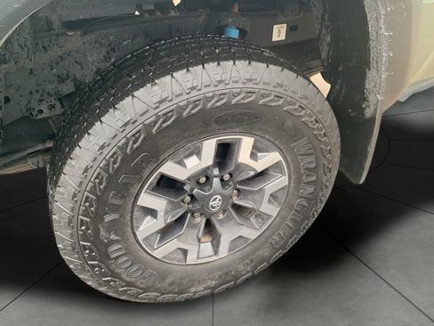 Used 2021 Toyota Tacoma TRD Off-Road image 21