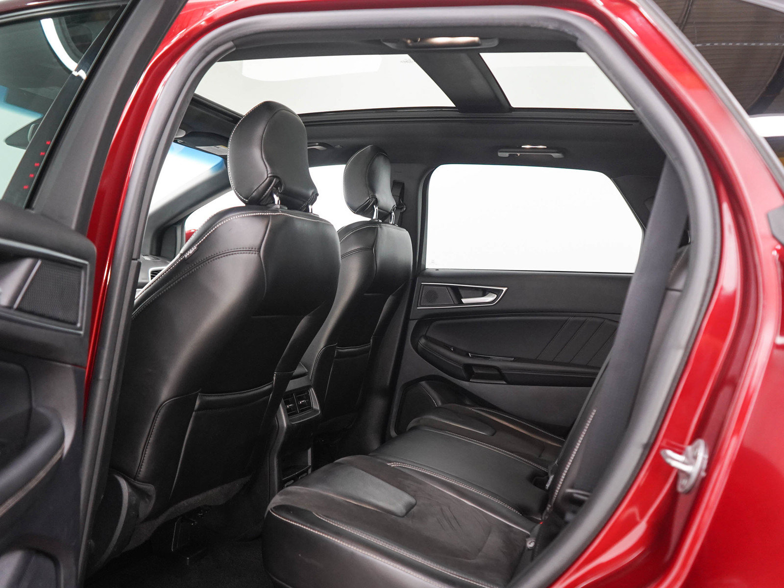 Used 2019 Ford Edge ST w/ Convenience Package AWD/4WD image 18