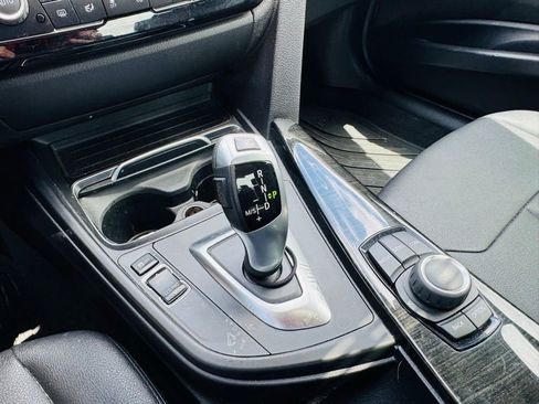 Used 2018 BMW 320i Sedan w/ Convenience Package image 22