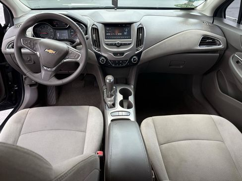 Used 2017 Chevrolet Cruze LT w/ Convenience Package FWD image 8