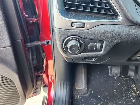 Used 2019 Jeep Cherokee Latitude w/ Popular Appearance Group AWD/4WD image 17