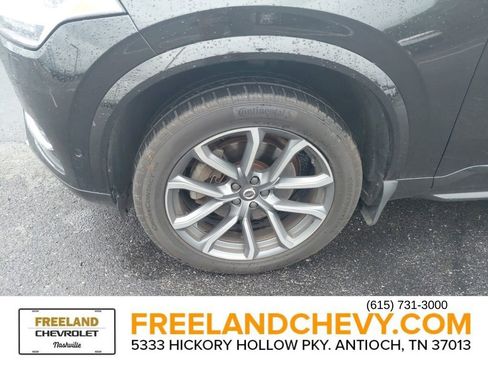 Used 2017 Volvo XC90 T6 Momentum w/ Vision Package AWD/4WD image 4
