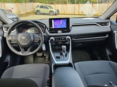 Used 2024 Toyota RAV4 LE image 18