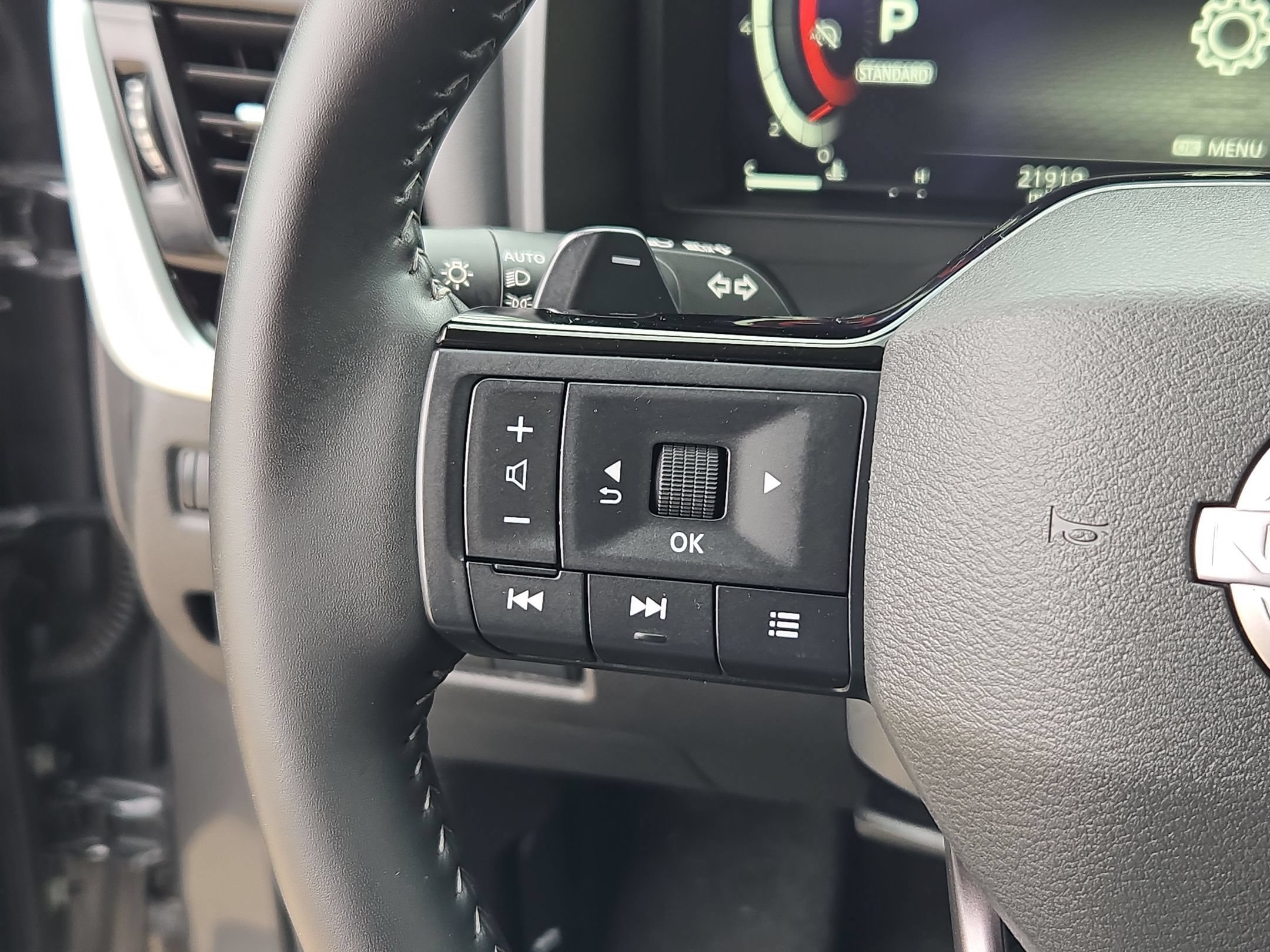 Certified 2026 Nissan Rogue SL FWD image 22