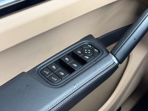 Used 2022 Porsche Cayenne GTS AWD/4WD image 36