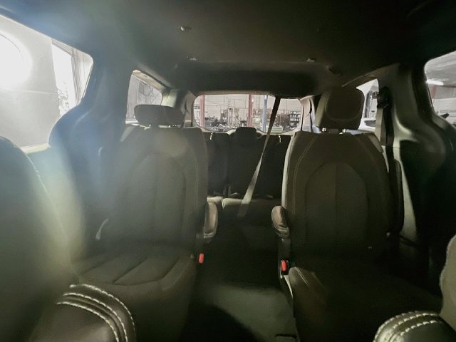 Used 2024 Chrysler Pacifica Touring FWD image 15