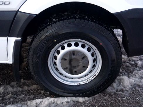 Used 2014 Freightliner Sprinter 2500 image 11