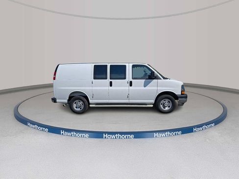 Used 2025 Chevrolet Express 2500 w/ Driver Convenience Package RWD image 5